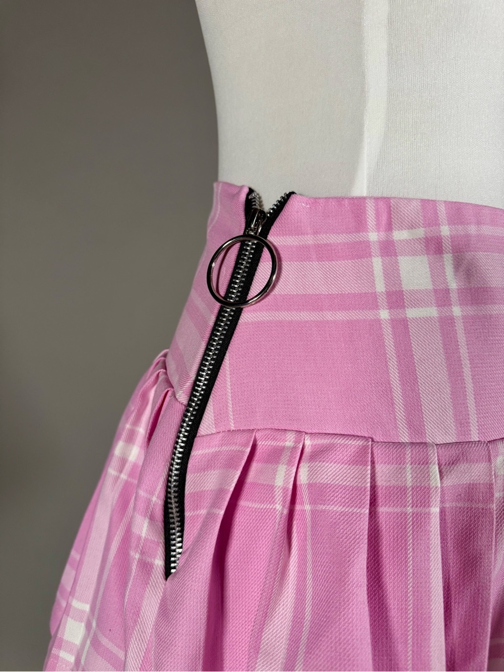 High-Waist Pink Plaid Pleated Skater Skirt with Side Buckles - Picture 3 of 6